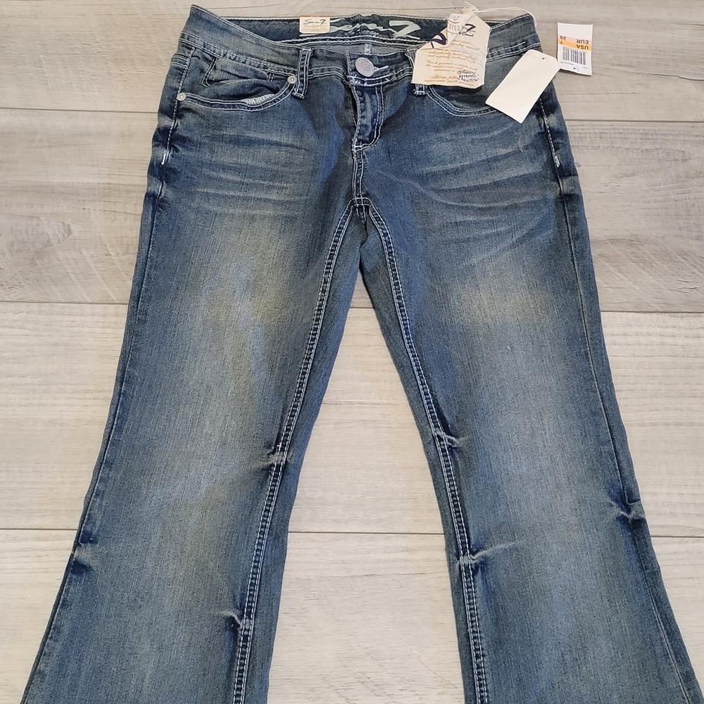đź‘–NWT Seven 7 Jeans Women 28 Medium Wash Flare Faded Whiskering 31x35 Stretch - Picture 3 of 16